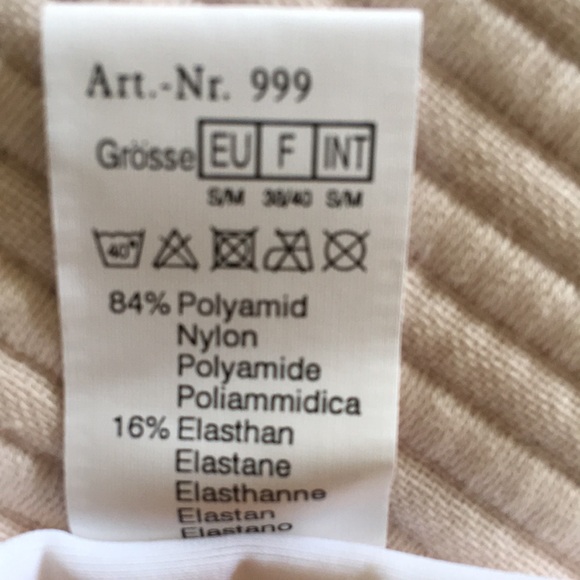 New never worn thongs - Picture 3 of 3